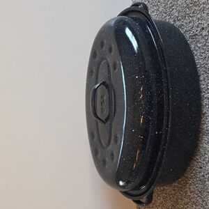 Roasting Pan - Graniteware 14 In. Covered Roaster - Black And White  Speckles